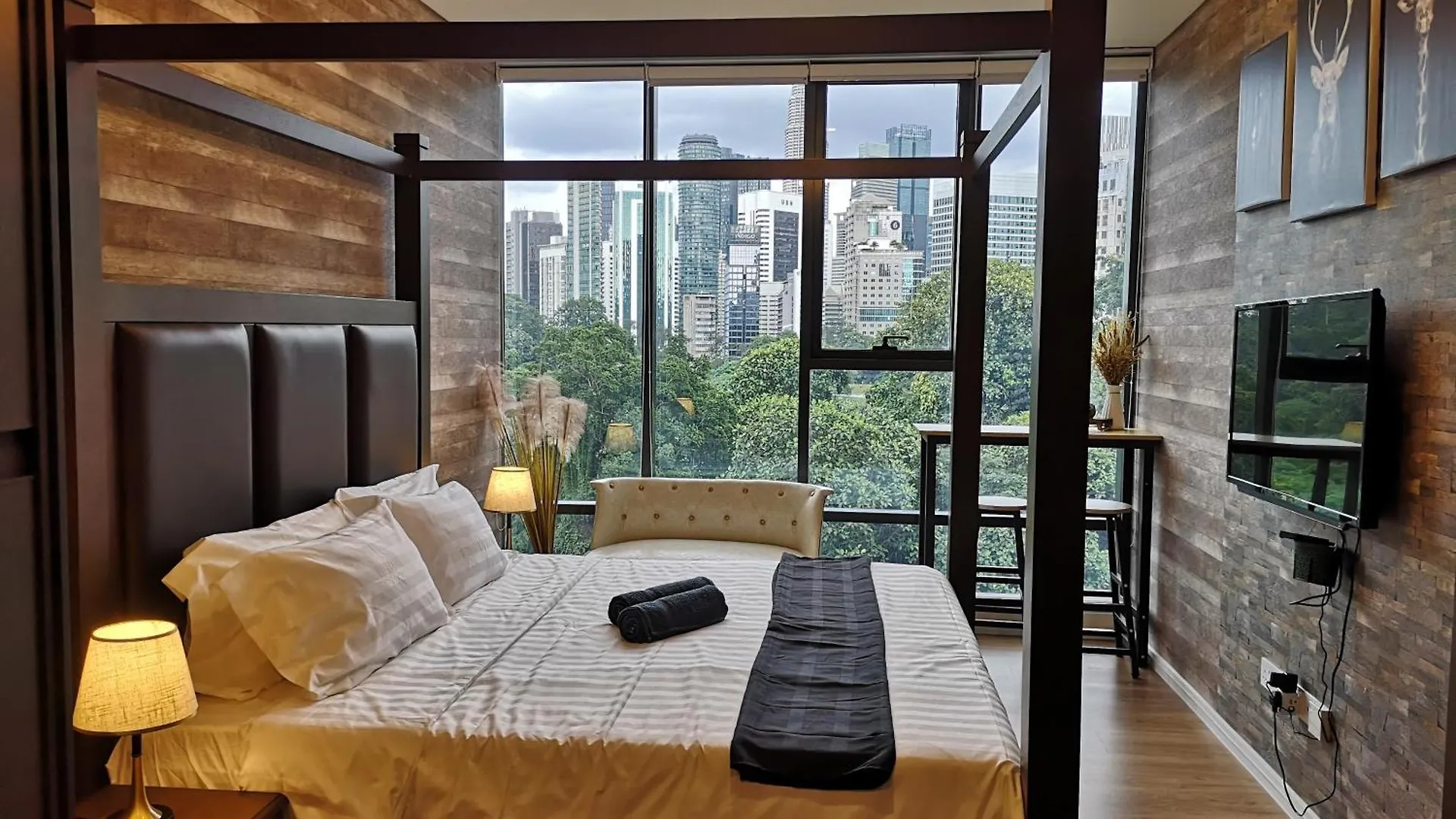 Romantic Log Cabin - Walk To Kl Tower, Klcc, Bukit Bintang Kuala Lumpur