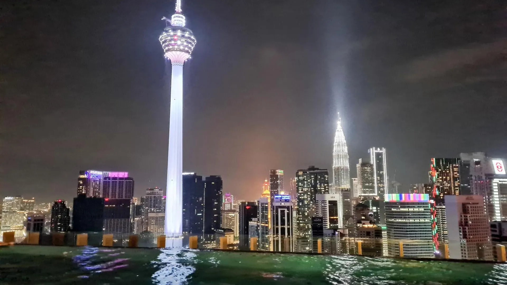 Romantic Log Cabin - Walk To Kl Tower, Klcc, Bukit Bintang Kuala Lumpur 0*,  Malezya